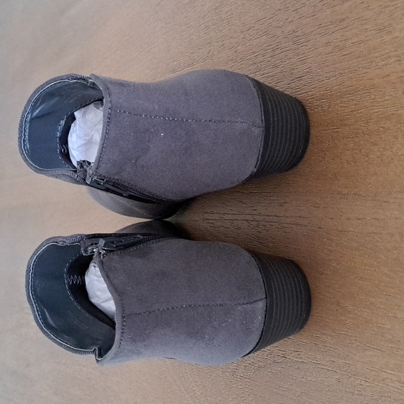 Style & Co. Wileyy Ankle Booties - Color: Dark Grey Suede- Size: 6.5M - Picture 5 of 9
